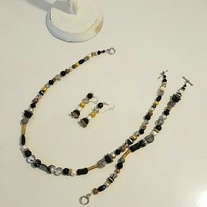 Neclace/earrings/bracelet